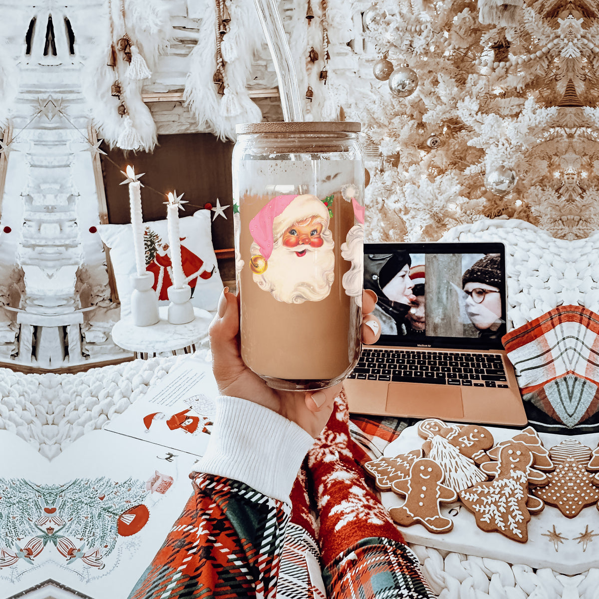 Christmas kitchen gifts glass cup 17oz - Vintage Santa pink hat tumbler bamboo lid glass straw - Holiday decor
Holiday coffee tumbler β festive glass cup with pink hat Santa faces